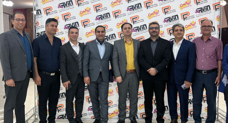 رویداد-هم-اندیشی-با-بزرگان-صنعت-و-تجارت-یوپرودمی-(8)